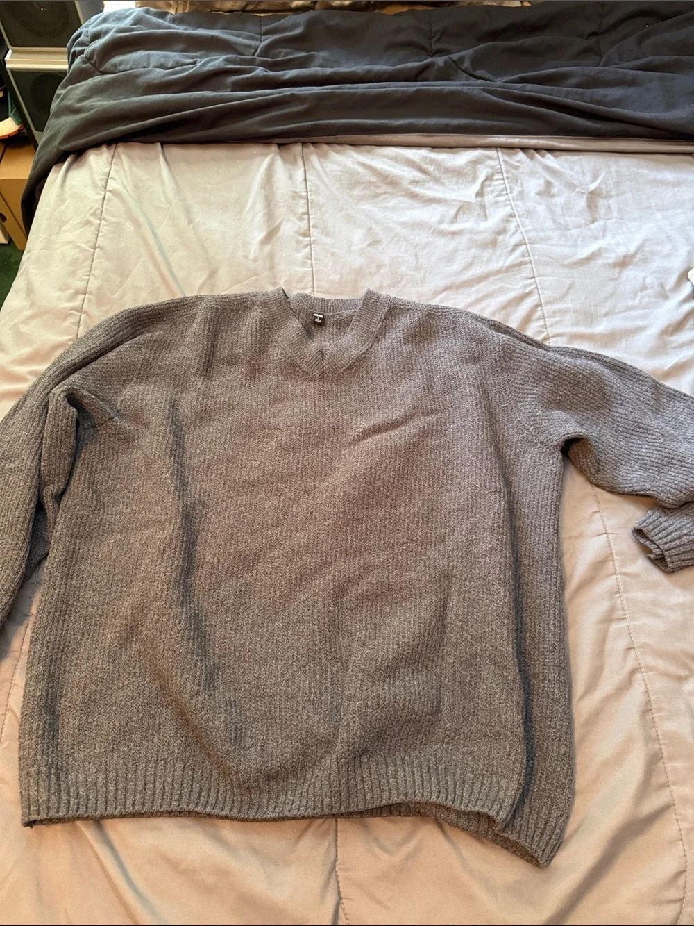 Uniqlo Men's V-Neck Sweater - Gray